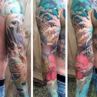 Tatuaje en el brazo completo, gallo de pelea abigarrado, estilo asiático
