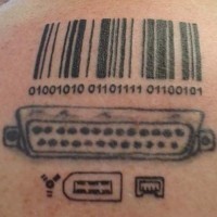 porte di codici a barre e computer disadattato tatuaggio