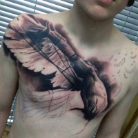 Fantastischer schwarzer und weißer Engel Tattoo auf der Brust