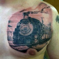 Tatuaje en el pecho,  tren occidental negro blanco