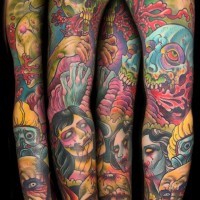Tatuaje en el brazo completo,
diseño multicolor de zombis
