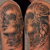 Tatuaje  de chica muerta en el brazo