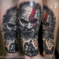Wunderchönes und detailliertes farbiges Unterarm Tattoo des bösen Barbars