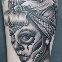 incredibile inchiostro grigio ragazza  pin up santa morte tatuaggio