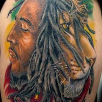 Fantastische Hälfte des Marley Hälfte des Löwen Tattoo