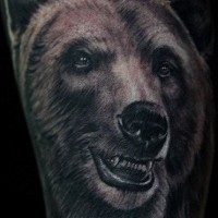 eccezionale testa nera di orso tatuaggio