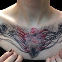 Schönes  Herz Tattoo an der Brust