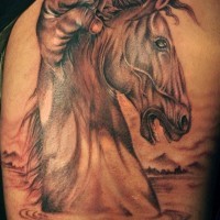 Tatuaje  de caballo en la agua