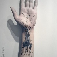 impressionante idea di albero avambraccio tatuaggio