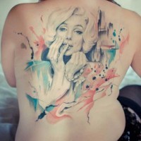 Awesome natural looking 3D Merlin Monroe like woman portrait tattoo on upper back