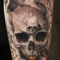 Tatuaje de calavera con cráneo en la frente