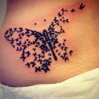 Tatuaje  de mariposa formada de mariposas diminutas, idea preciosa