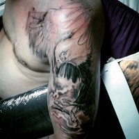 Tatuaje en el brazo, águila americana preciosa inacabada