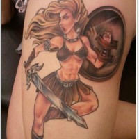 Tatuaje  de muchacha guerrera con escudo y espada