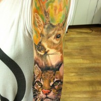 Tatuaggio pittoresco sul braccio il cervo & la lince