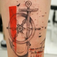 Tatuaje  de rueda y ancla, temático marino