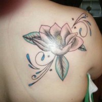 eccezionale fiore magnolia bianca tatuaggio su schiena