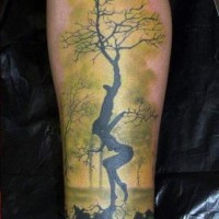 Tatuaggio simpatico sulla gamba l'albero nero in forma della donna