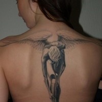 Schöner Engel mit Flügeln Tattoo für Frauen