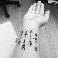 bellissime frecce diverse tatuaggio idea disegno su braccio
