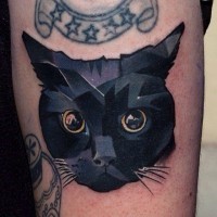 Tatuaje de gato hermoso negro con ojos grandes