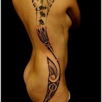 Tatuaggio lungo sulla schiena in stile egiziano