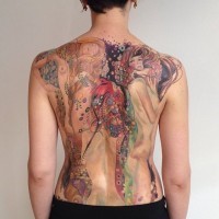bellissio colorato grande donna nuda con fiori tatuaggio pieno di schiena