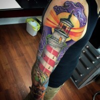 Tatuaje de faro grande colorido  en el brazo