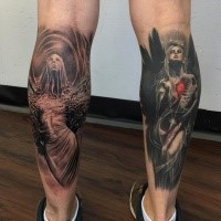 Wunderschön aussehend farbiger Beine Tattoo der tollen Engelfrau