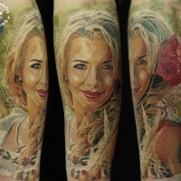 Beautiful looking colored shoulder tattoo of awesome woman face with flower