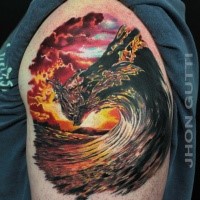 Toll natürlich aussehend farbiger Oberarm Tattoo der großen ozeanischen Welle