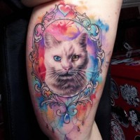 Schöne gemaltes natürlich aussehendes Katzenporträt Tattoo