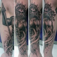 Tatuaje  de Poseidón furioso detallado  en el brazo
