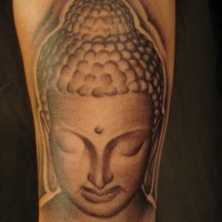 bellissimo testa buddista pietra tatuaggio