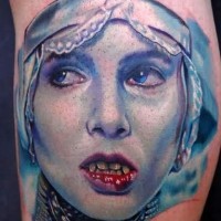 bellissimi acquerelli ragazza vampira tatuaggio sulla gamba