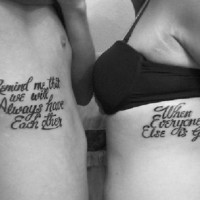 bellissima citazione amicizia tatuaggio su costolette