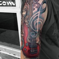 Große 3D farbige Bassgitarre Tattoo am halben Hülsenbereich