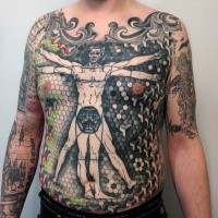 Grande petto di inchiostro nero e tatuaggio del ventre raffigurante l'immagine dell'uomo vitruviano combinata con figure geometriche
