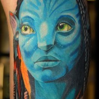 Tatuaje en el brazo,
 héroe adorable de película Avatar
