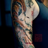 Großes farbiges 3D mehrfarbiges Schulter Tattoo mit Tiger im Dschungel