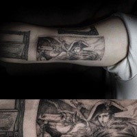 Tatuaje de brazo con estilo de punto grande del retrato de Napoleón