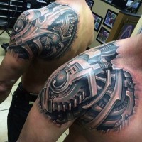 grande meccanica futuro tatuaggio su spalla