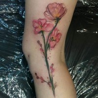 Tatuaje en el brazo, flores simples hermosas