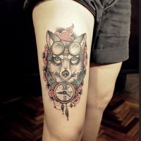 Big old school funny wolf tattoo on thigh combined with vintage clock