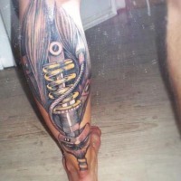 Biomechanischer Stoßdämpfer Tattoo am Bein