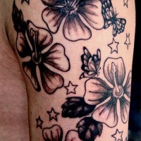 Black-and-white hibiscus flowers tattoo for men on upper arm