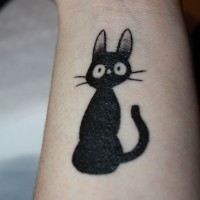 Schwarzes Katze Tattoo am Handgelenk