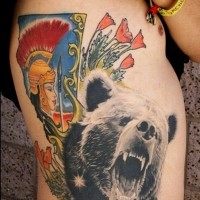 nero grigio testa di orso tatuaggio su costolette