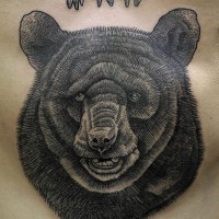 Tatuaje en el estómago,  retrato de oso
