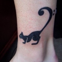 Black ink cat tattoo on leg